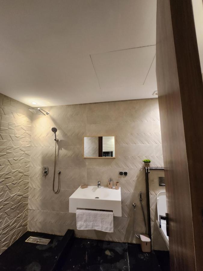 Modern Luxury Retreat: 2-Bedroom Apartment In The Heart Of Marrakech Марракеш Экстерьер фото